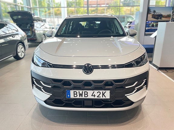 Volkswagen T-Roc 2 of 15