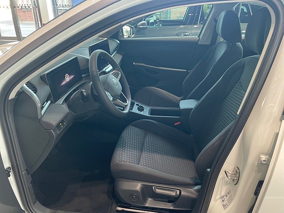 Volkswagen T-Roc 13 of 15