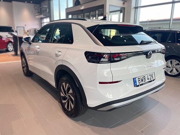 Volkswagen T-Roc 6 of 15