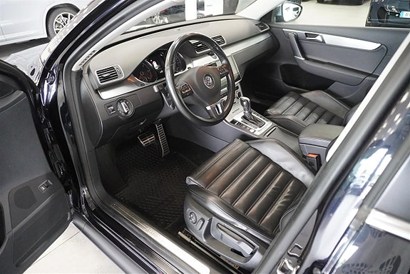 Volkswagen Passat 2 of 8