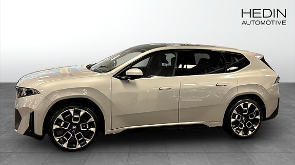 BMW iX3 6 of 10
