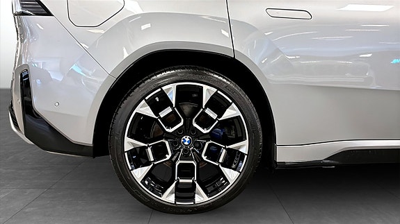 BMW iX3 9 of 10