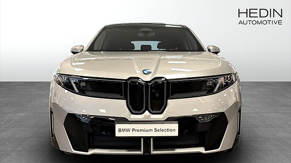 BMW iX3 8 of 10