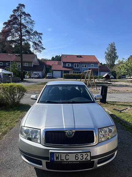 Skoda Superb 2 of 28