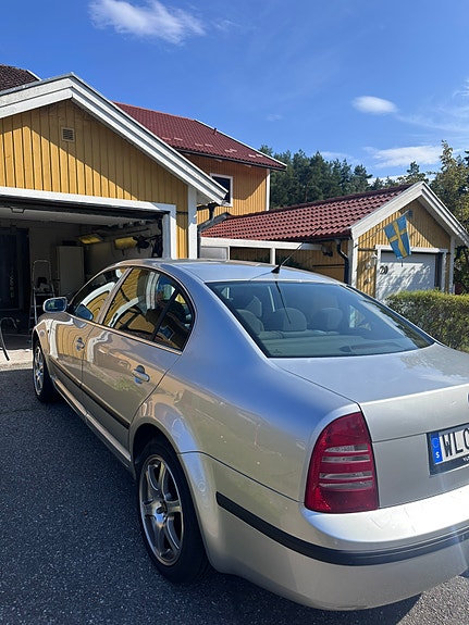 Skoda Superb 5 of 28