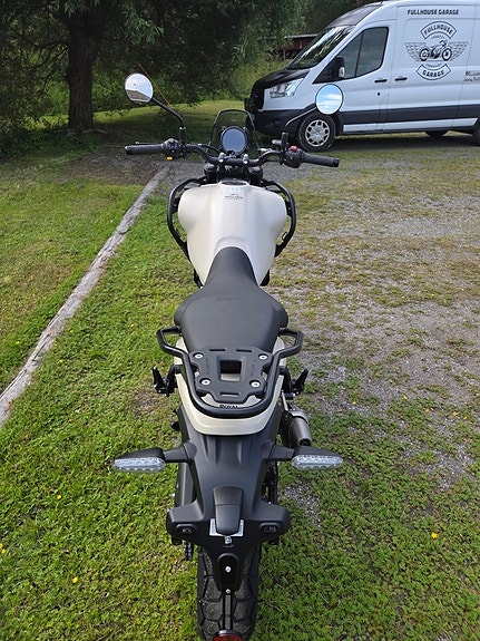 Royal Enfield Himalayan 450 12 of 17