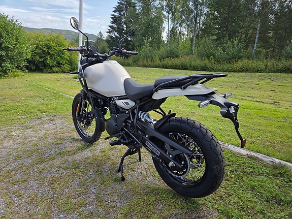 Royal Enfield Himalayan 450 9 of 17