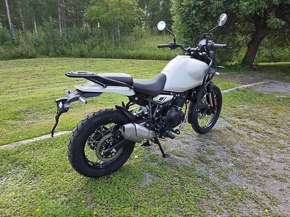 Royal Enfield Himalayan 450 3 of 17