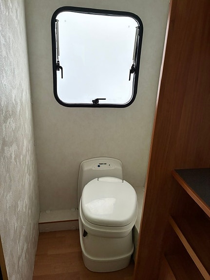 Adria 542 UT 9 of 13