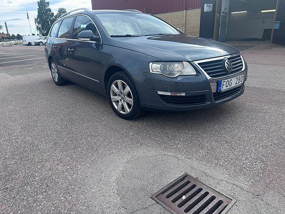 Volkswagen Passat 2 of 4