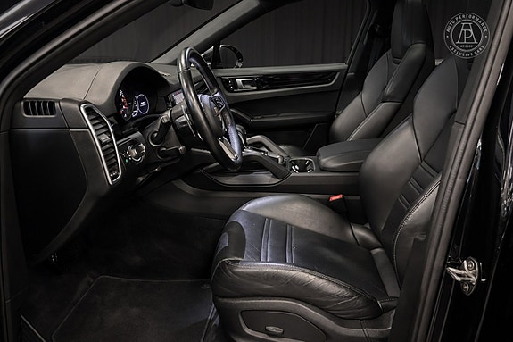 Porsche Cayenne 6 of 10