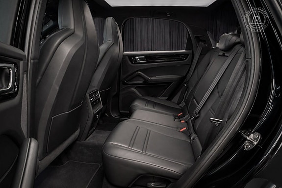 Porsche Cayenne 9 of 10