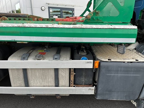 Scania P370 LB6x2x4HNB Liftdumper 3 of 24