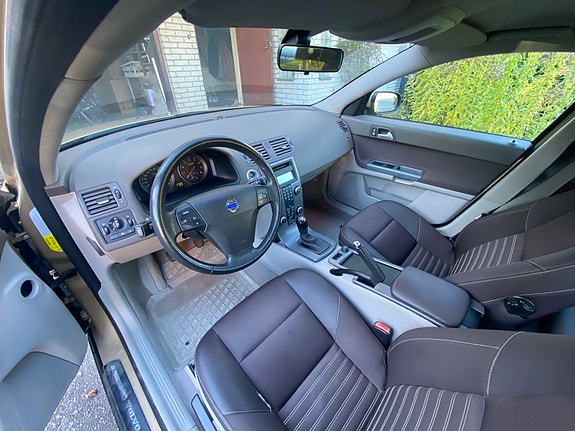 Volvo S40 2 of 6