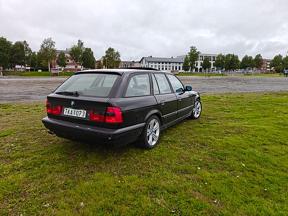 BMW 525iX 4 of 8