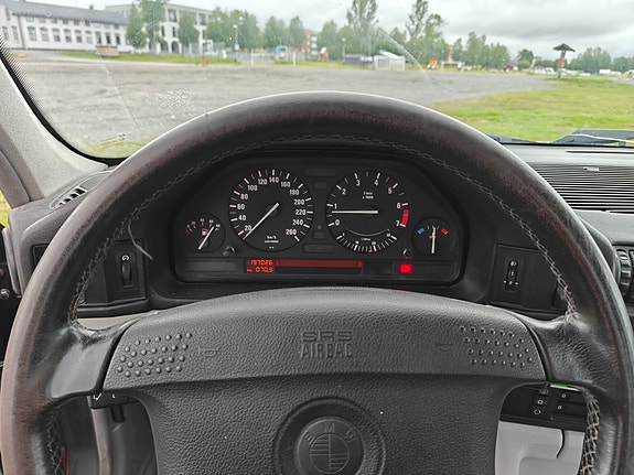 BMW 525iX 7 of 8