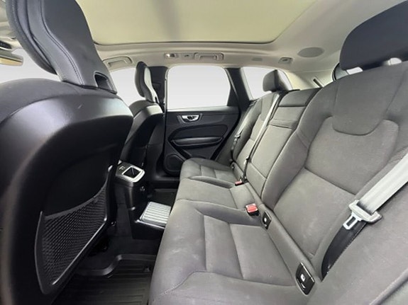 Volvo XC60 11 of 20