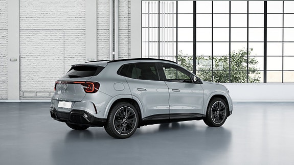 Mercedes-Benz GLA250 4 of 10