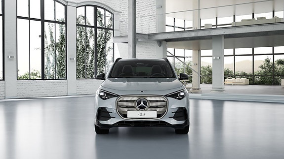 Mercedes-Benz GLA250 2 of 10