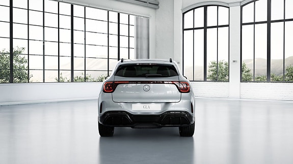 Mercedes-Benz GLA250 5 of 10