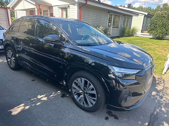 Audi Q4 e-tron 3 of 13