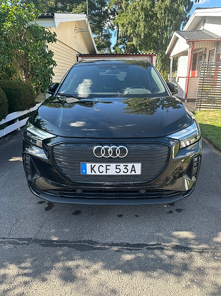 Audi Q4 e-tron 2 of 13