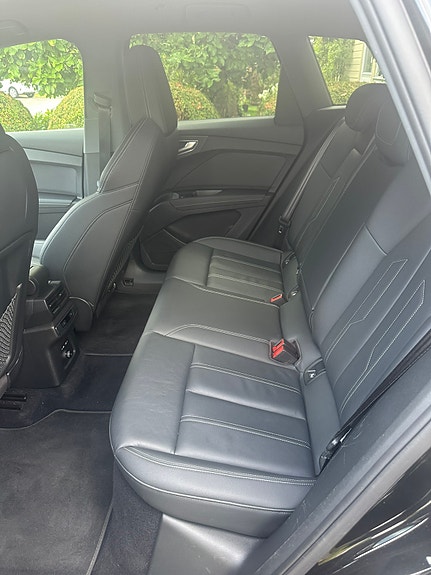 Audi Q4 e-tron 10 of 13