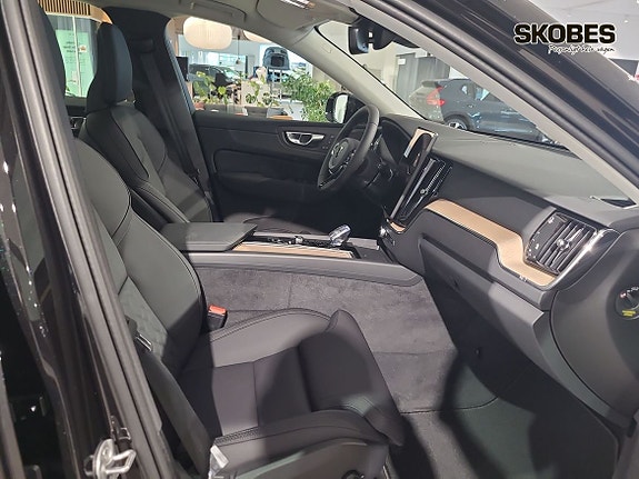 Volvo XC60 10 of 18