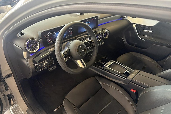Mercedes-Benz A250 5 of 14
