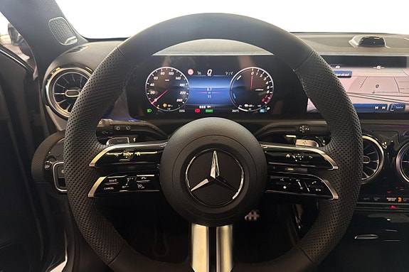 Mercedes-Benz A250 6 of 14