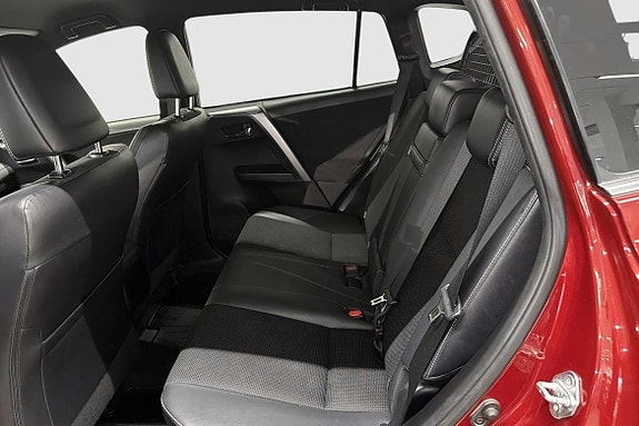 Toyota RAV4 8 of 11