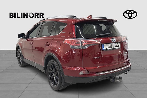 Toyota RAV4 2 of 11