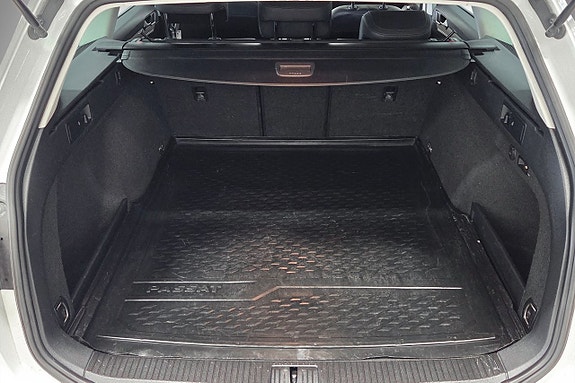 Volkswagen Passat 13 of 22