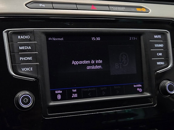 Volkswagen Passat 19 of 22
