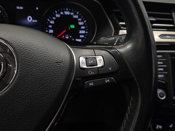 Volkswagen Passat 17 of 22
