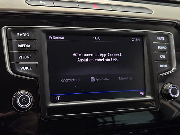 Volkswagen Passat 20 of 22