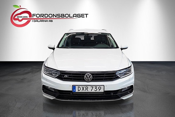 Volkswagen Passat 2 of 22