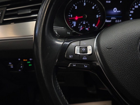 Volkswagen Passat 16 of 22
