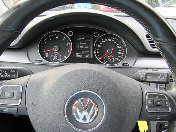 Volkswagen Passat 6 of 9