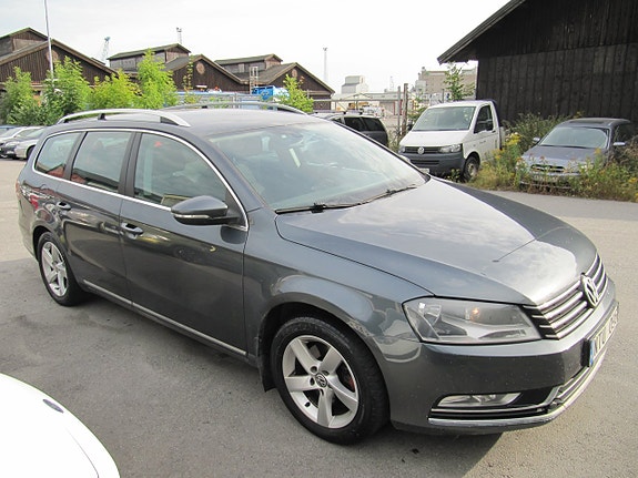 Volkswagen Passat 2 of 9