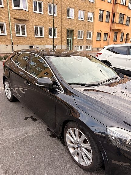 Volvo V40 2 of 11