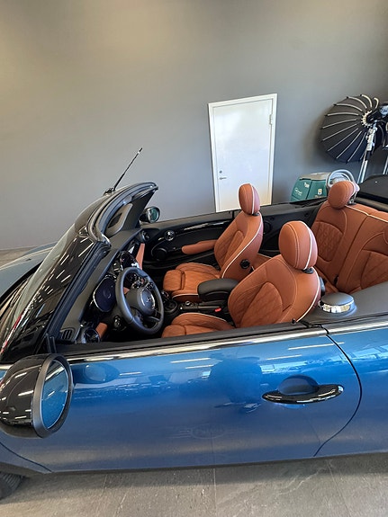 MINI Cooper S 4 of 7
