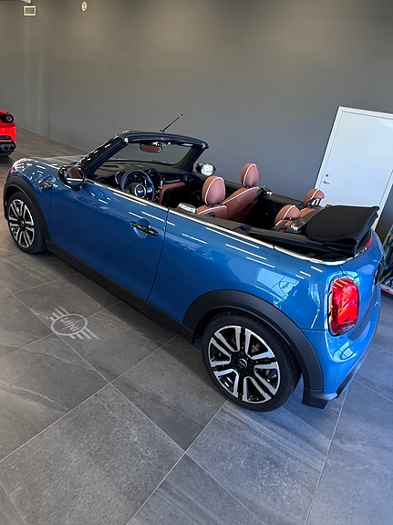 MINI Cooper S 3 of 7