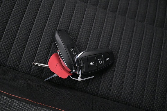 Peugeot e-2008 22 of 27