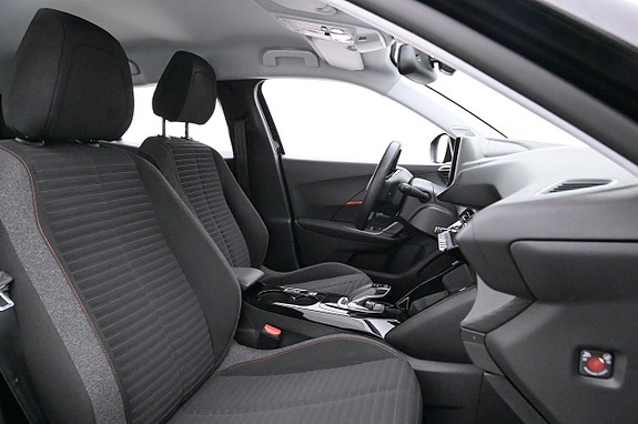 Peugeot e-2008 14 of 27