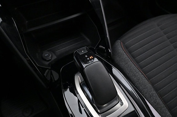 Peugeot e-2008 21 of 27