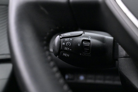 Peugeot e-2008 8 of 27