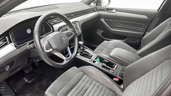 Volkswagen Passat 7 of 12