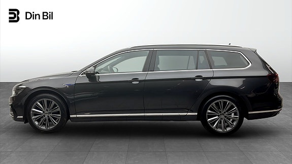 Volkswagen Passat 2 of 12