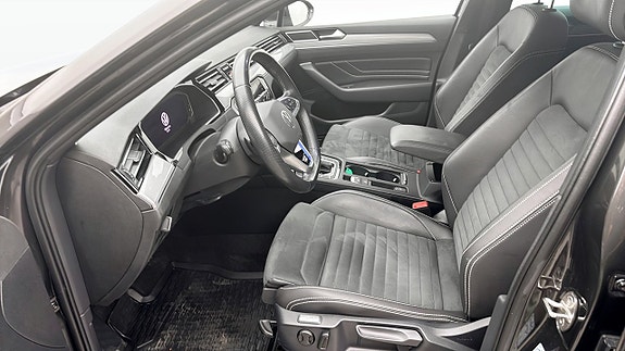 Volkswagen Passat 8 of 12